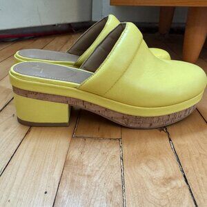 Nearly New Marc Fisher Clogs